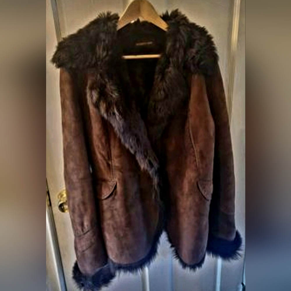 Women's SHEARLING COAT size medium. Made In Italy by Benedetta Novi. MINT